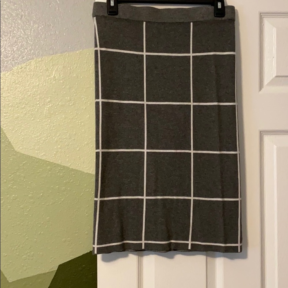 Beautiful woven pencil skirt in heather gray